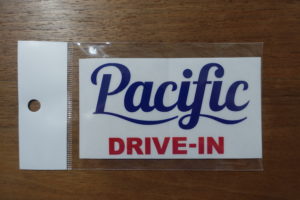 【ステッカーB】パシフィックドライブイン（Pacific DRIVE-IN）